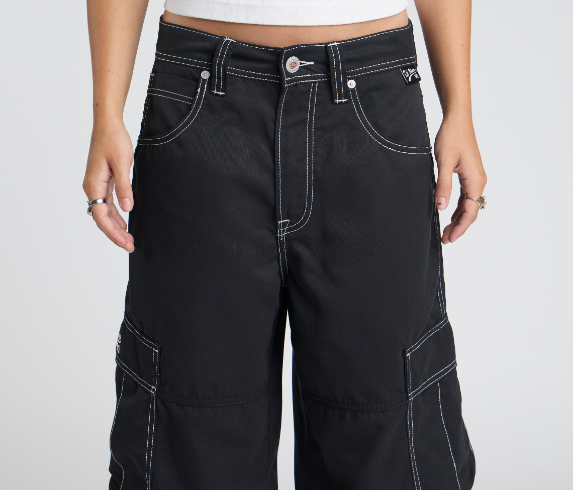 W HYDRO CHILL MICROSUEDE CARGO SHORT 15" INSEAM BLACK