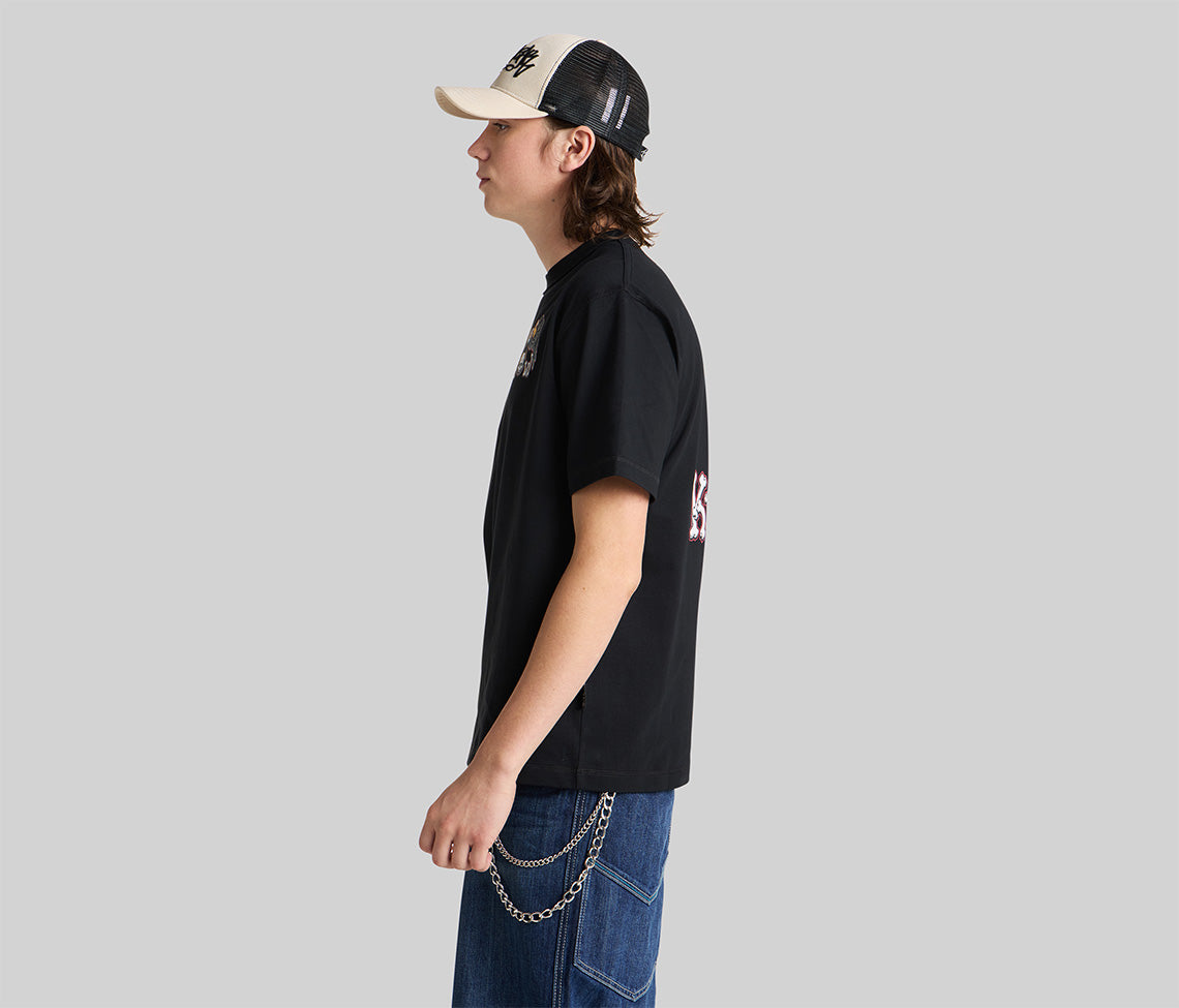 VULTURE REVERSE NECK GRAPHIC TEE - BLACK