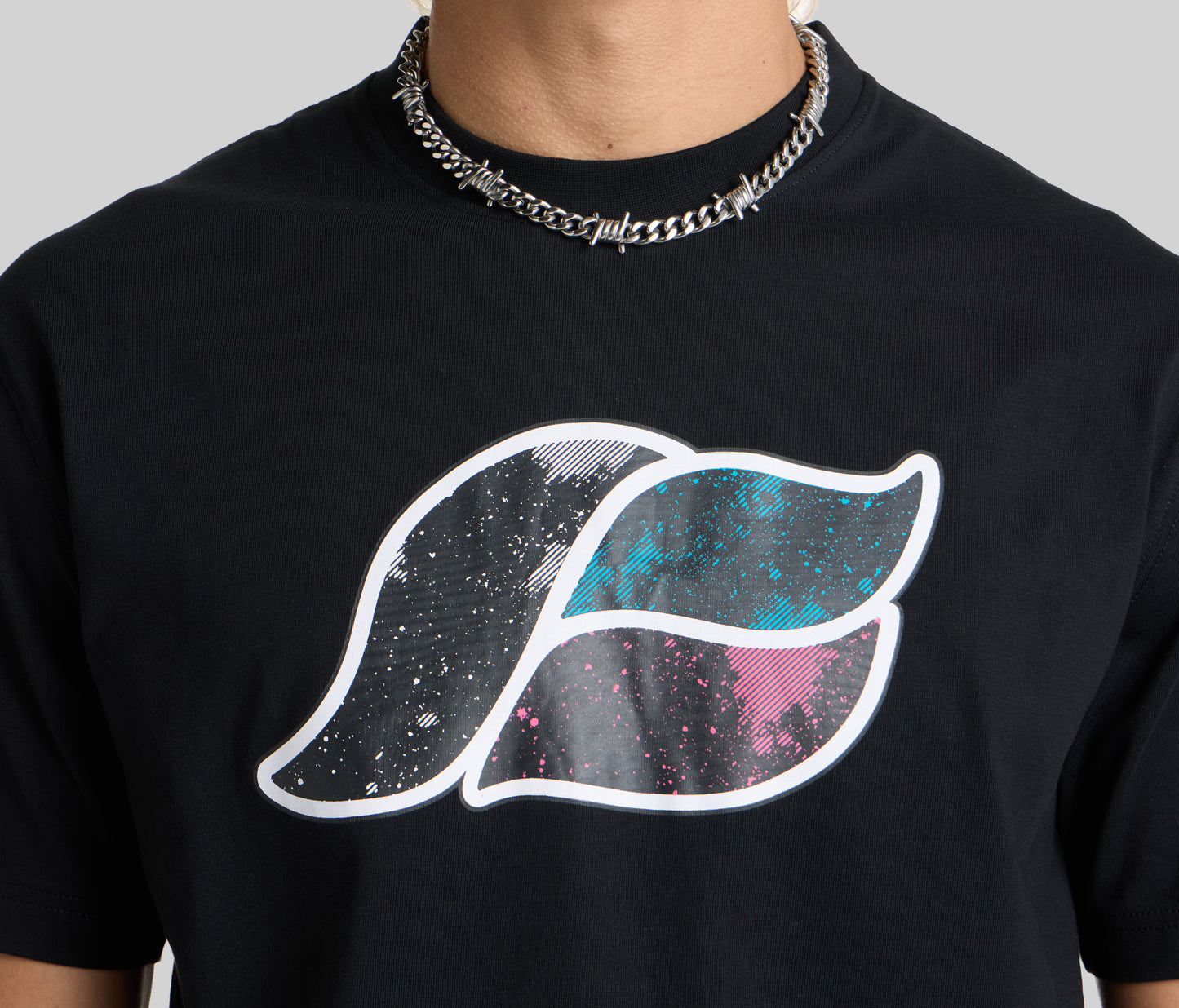 KIKWAVE SPACEWALK GRAPHIC TEE - BLACK