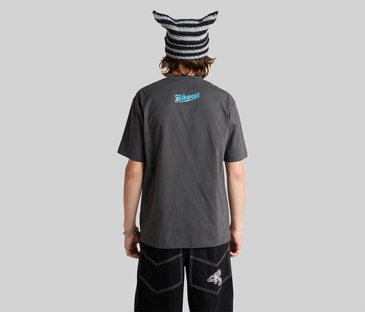 KIKWEAR CUTS GRAPHIC TEE - CHARCOAL