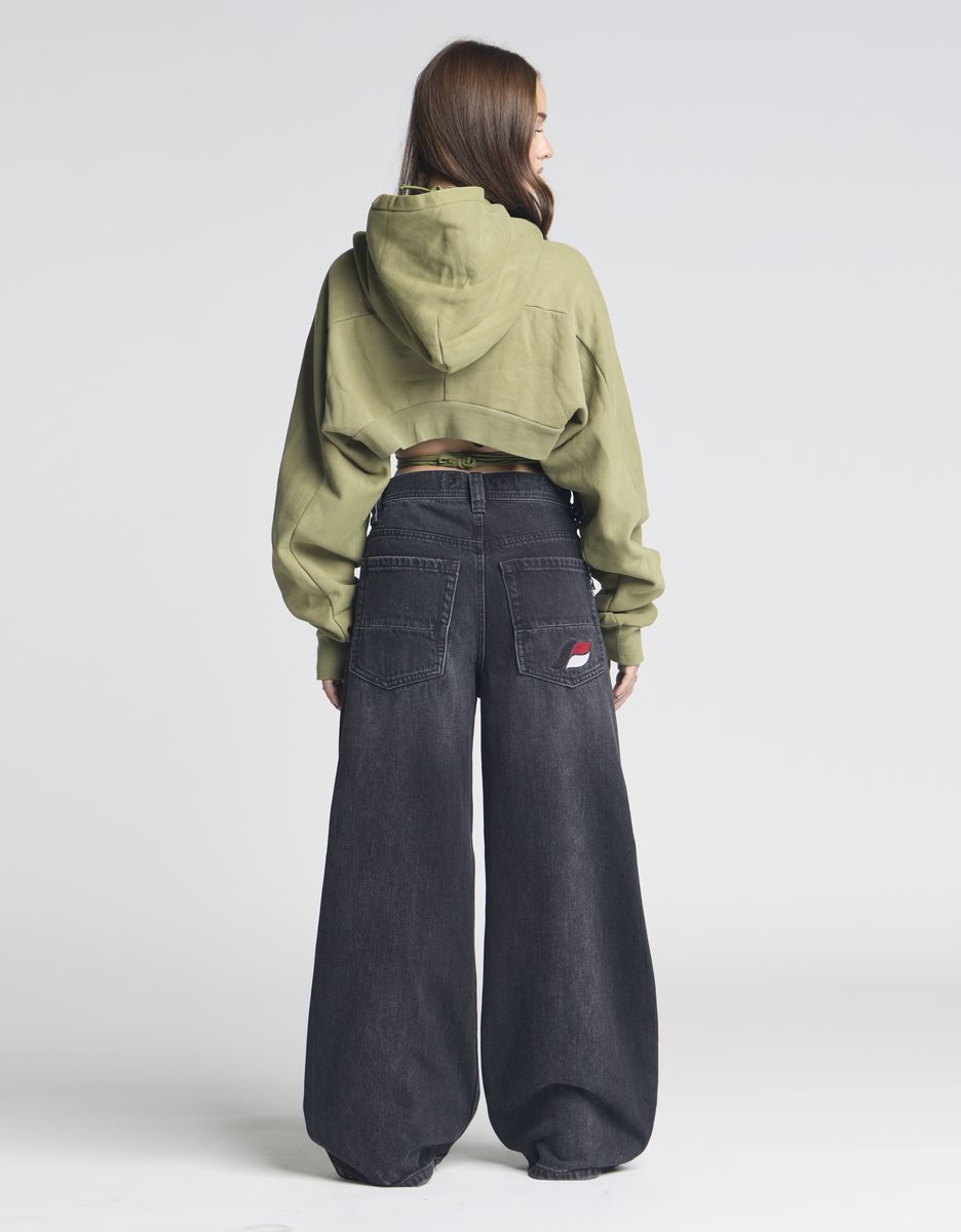 True wide-leg volume from waist to hem