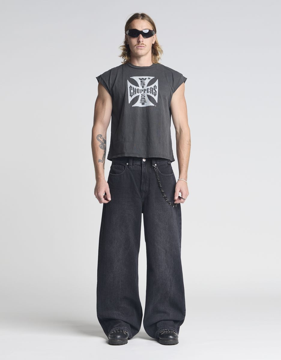 Plain tank with dramatic wide-leg jeans